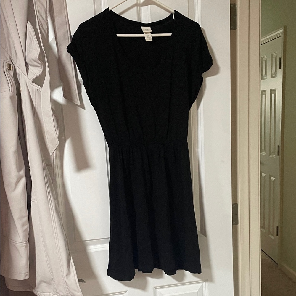 H&M Black Short Sleeve Elastic Waist Mini Dress